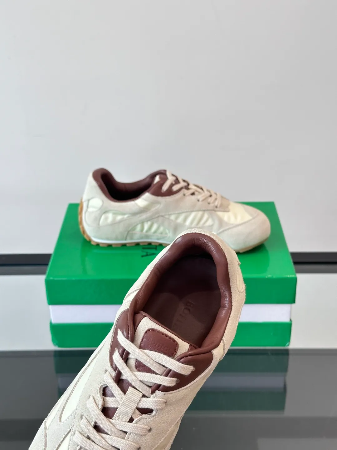 p600 "Bv" new orbit👫 casual sneakers for couples, the retro style of the millennium is so handsome, a super cool fashion item, the most important thing is that it feels incomparably comfortable on the feet, and the design style is also perfect. It will definitely be the one you wear most in daily life, original development, high quality presentation! Size: 35-45 (men’s size 38.45 customized)